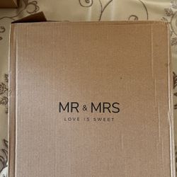 AW BRIDAL Wedding Champagne Flutes set 2 Mr and Mrs wedding bride groom gift box