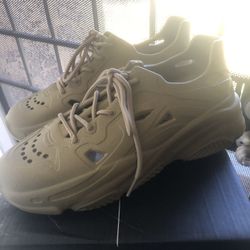 NEW Size 9 Water Shoes
