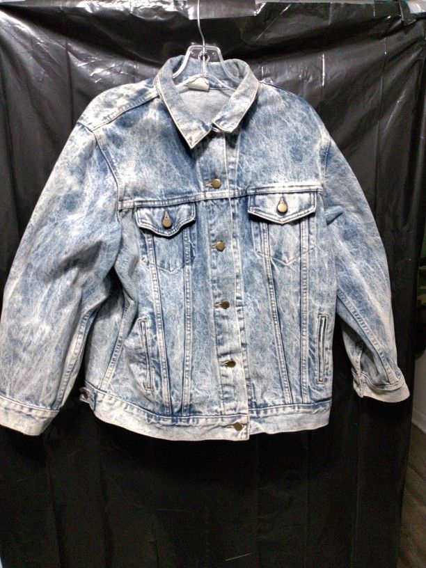 Acid Wash Denim Trucker Jacket. Size L.