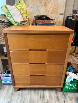 (Free) Wooden dresser