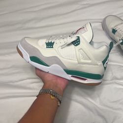 JORDAN 4 PINE GREEN SB SIZE 10.5