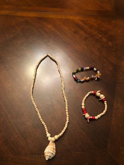 Beads necklace & 2 bracelets