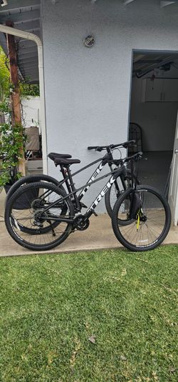 🚲 Trek Marlin 5 Gen 3 Mountain Bikes + Hollywood Hitch Rack (Bundle Deal) 🚲