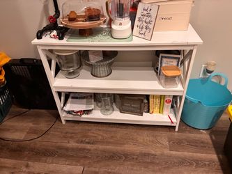 White shelf unit (ITEMS ON SHELF NOT INCLUDED)