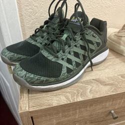 APL Basketball Shoe