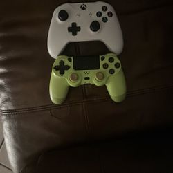 PS4 And Xbox Controller 