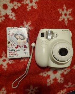 Fuji instax mini 7s with 10pk film , good shape. What you see is what you get. Firm price