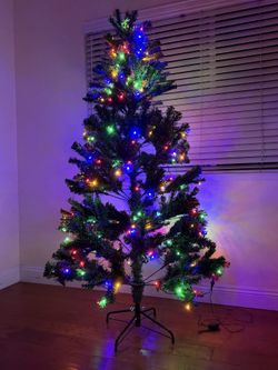 Brand New 6ft Tall Pre-lit Christmas Tree, Green Artificial Christmas Tree with 250 Color Changing LED Lights & 700 Branch Tips for Home SKU528