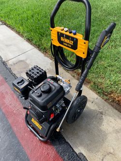 DEWALT PRESSURE WASHER 3400 Psi POWERED BY HONDA