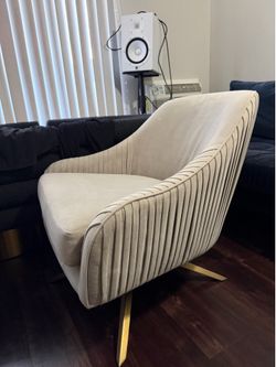 Cream Velvet Channel-Tufted Swivel Accent Chair – Gold Legs