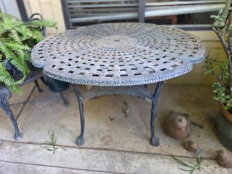 Outdoor Iron Table plus 4 Chairs
