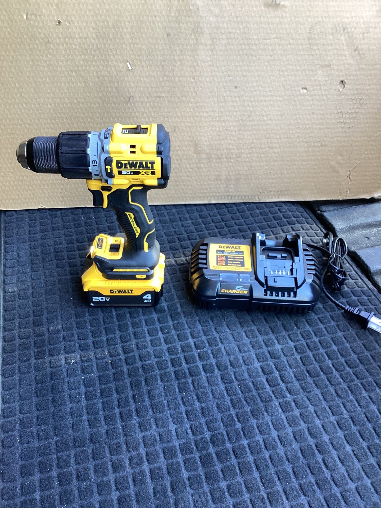 DEWALT 20V XR BRUSHLESS CORDLESS 1/2-IN HAMMER DRILL 4 AH AND 6-AMP CHARGER INCLUDED