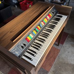 Compact Lowrey Electronic Organ - All Keys & Sounds Functional