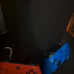 Xbox Series X Can Negotiate Price 400$ Comes With 2 Controllers 