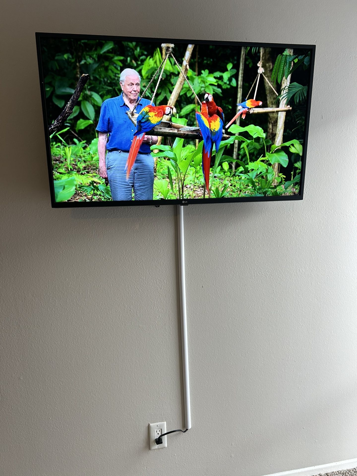 LG - 43” Smart TV (Model 43UP7560AUD)