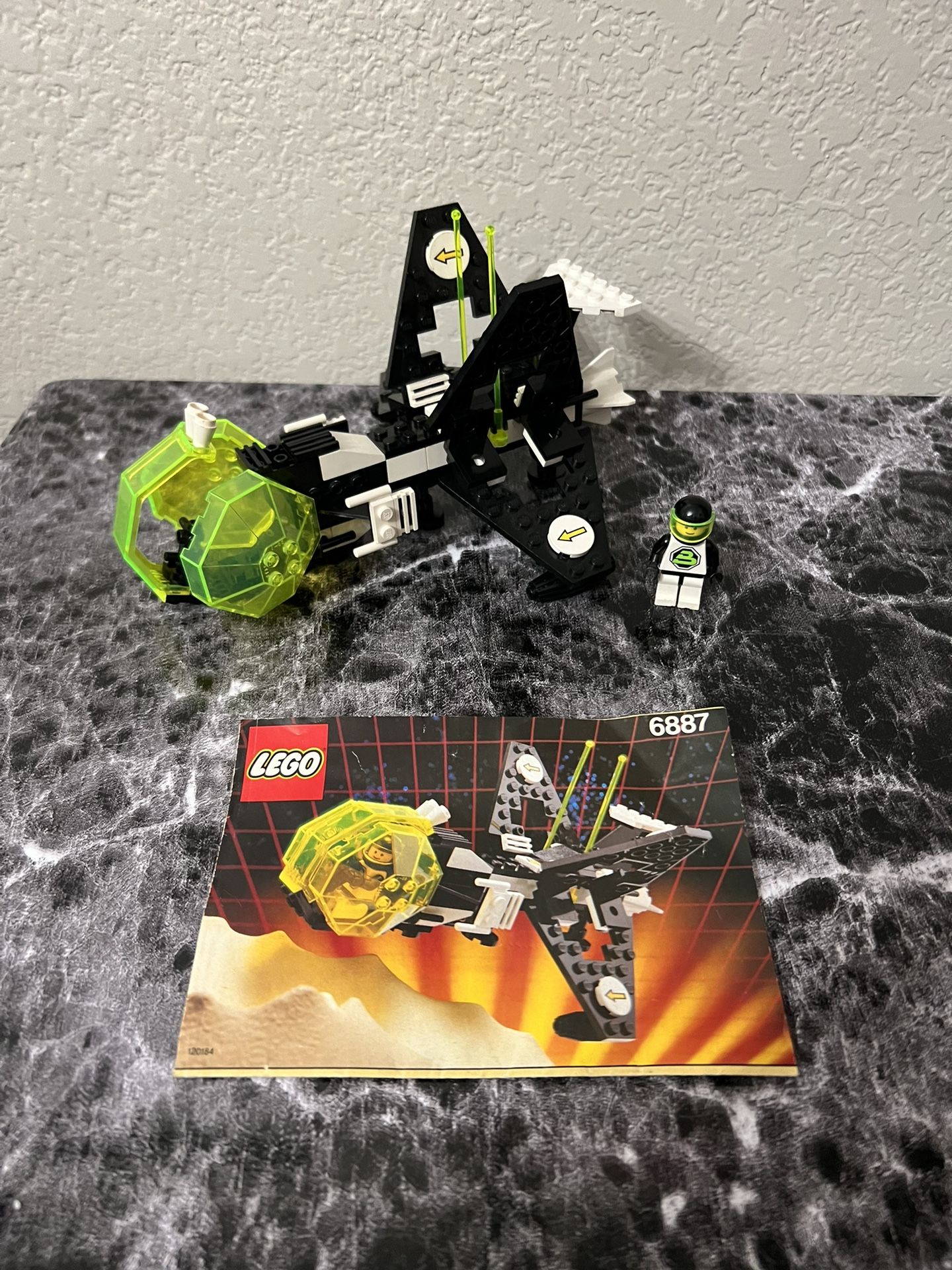 LEGO Space: Blacktron II Allied Avenger 6887 100% Complete with Manual - READ