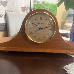 Vintage Daniel Dakota mantel clock