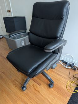 La-Z-Boy black computer chair