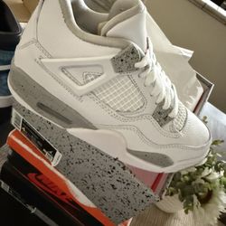 White Oreo Jordan 4