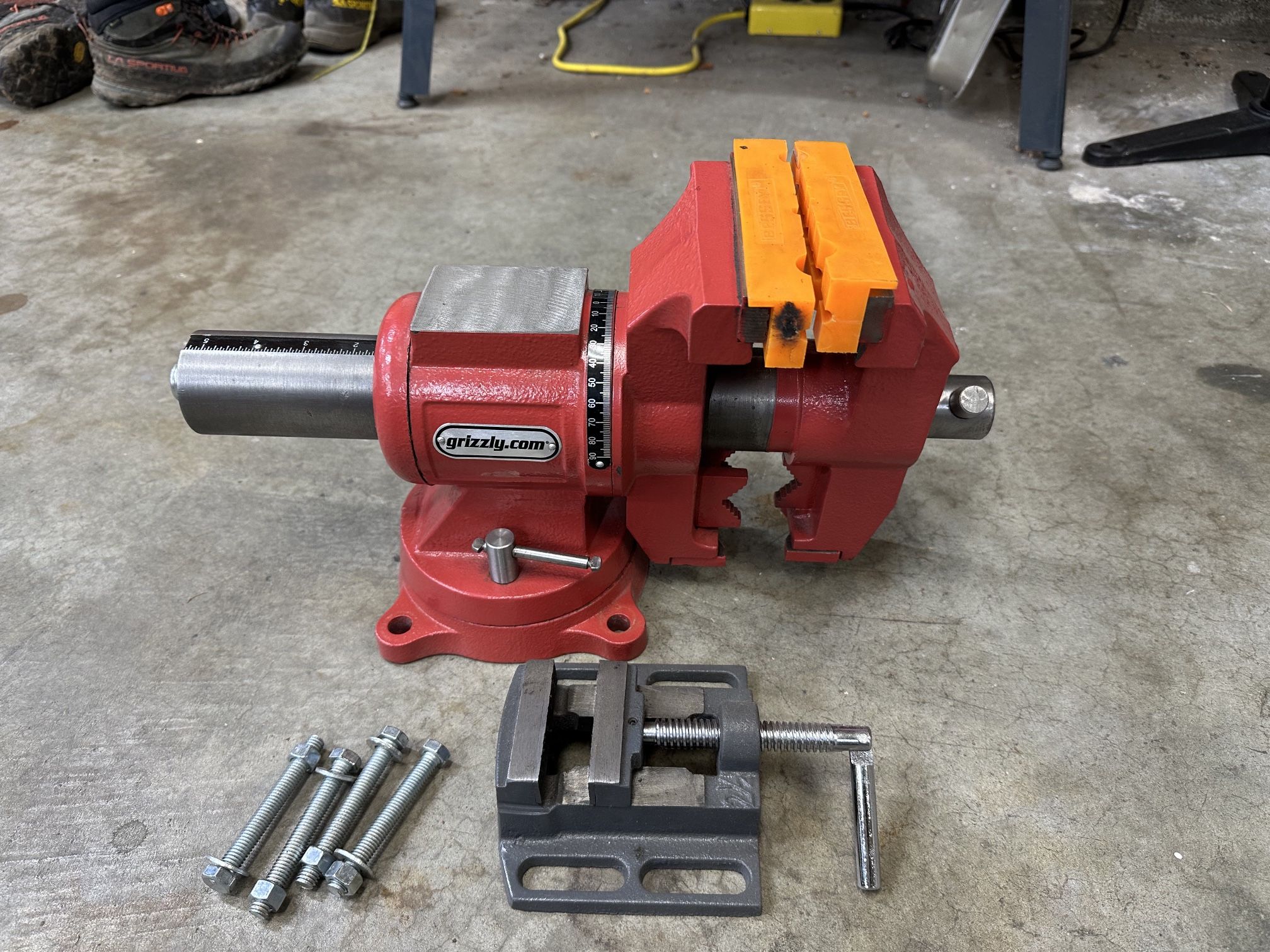 Grizzly swivel/flip bench vise + 2.5-inch drill-press vise – $60 OBO