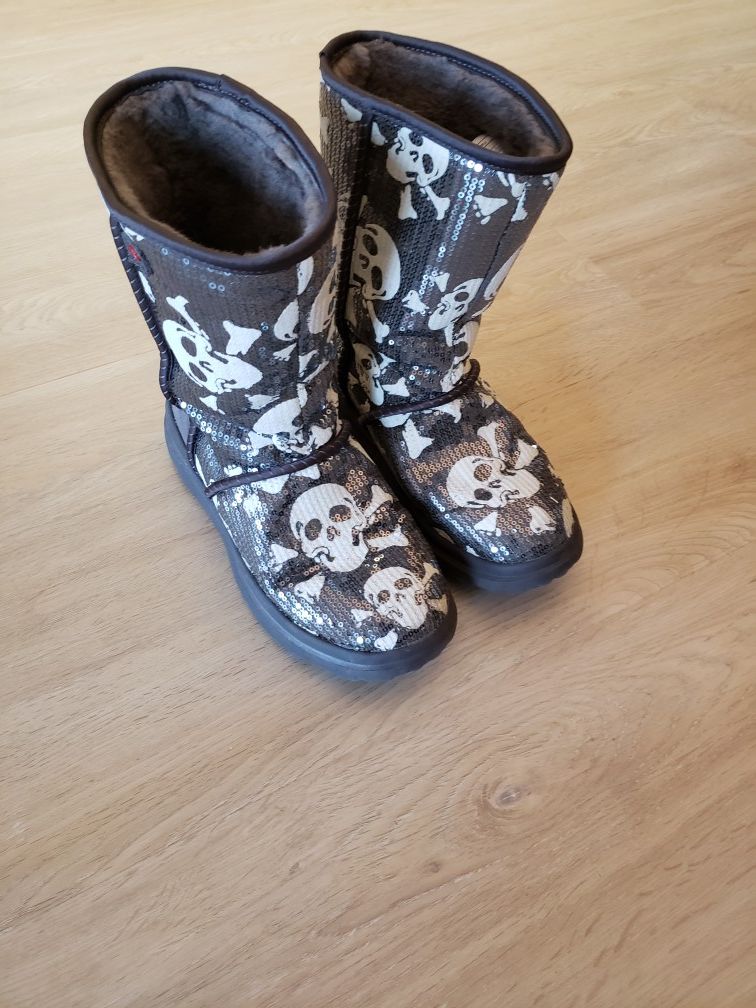 UGGs skull boots glittery sz 7