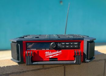 Milwaukee pack out radio with built in charger