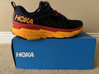 Hoka Challenger