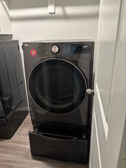 Washer and Dryer Set with Pedestals