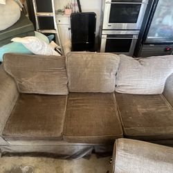 FREE COMFY COUCH