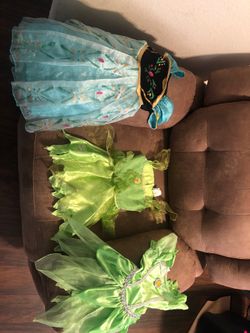Girls dress up
