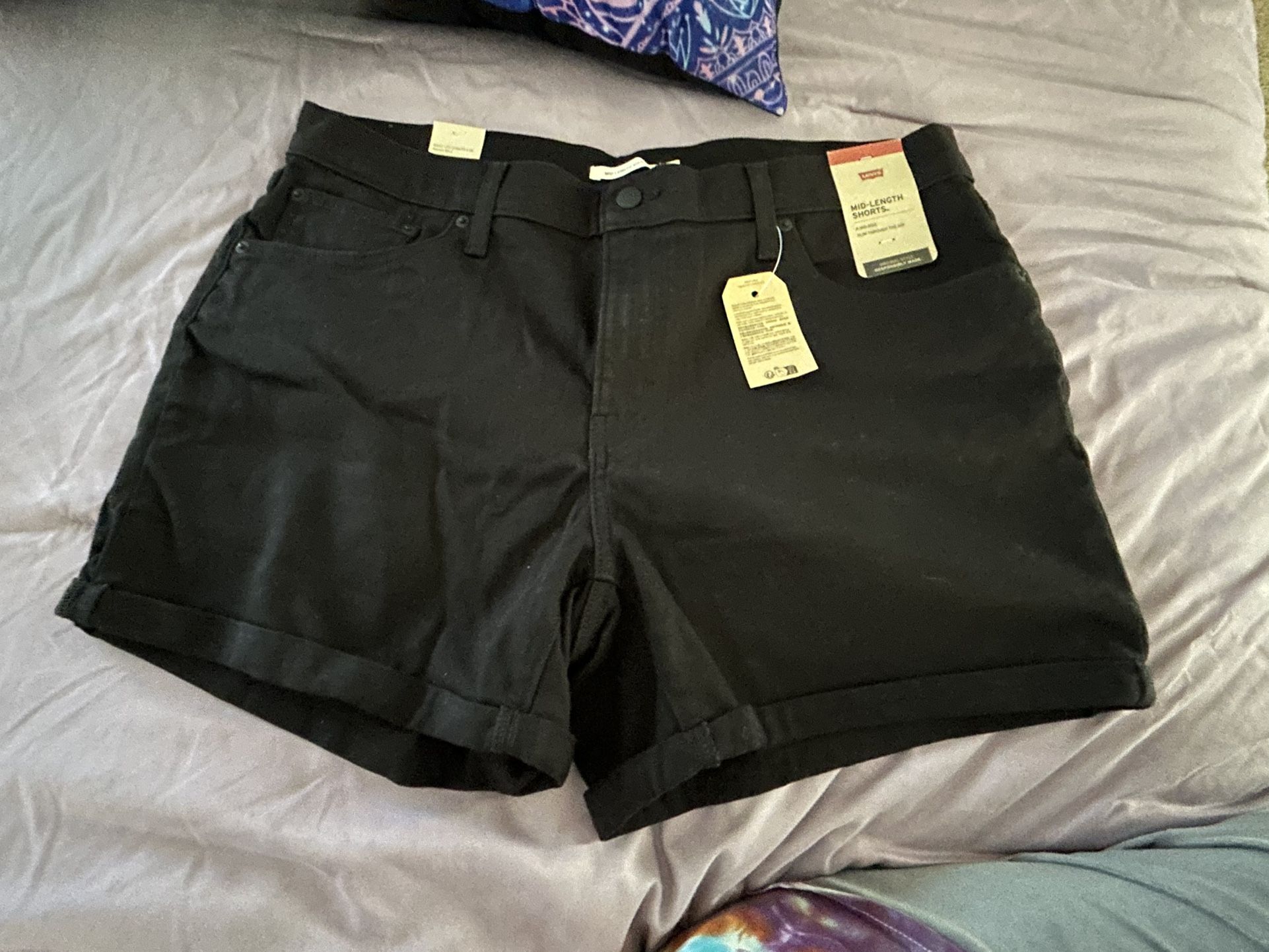 Levi’s Women Mid Length Short 