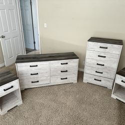 Bedroom Furniture Set 