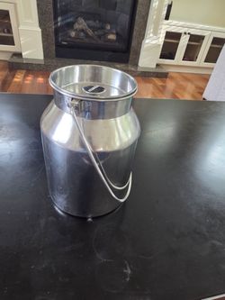 Stainless Stil 3 liter container.