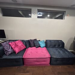 LA furniture: Sectional Couch 