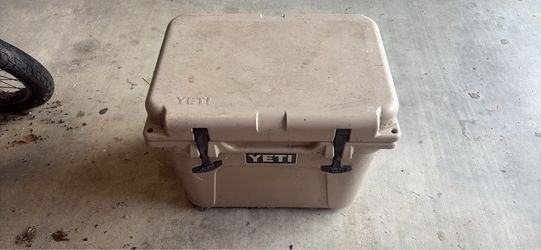 YETI Tundra Hard Cooler Tan