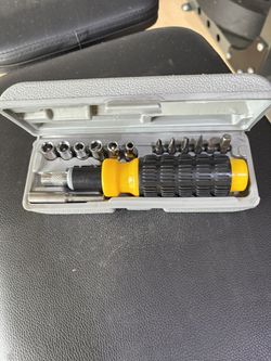 Multi-Bit Ratcheting Screwdriver Set w/ Case