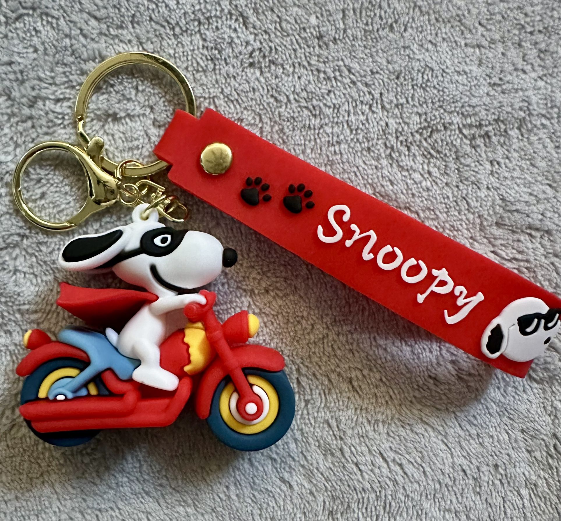 NEW- Snoopy Character,/Charlie brown Collection Keychain 