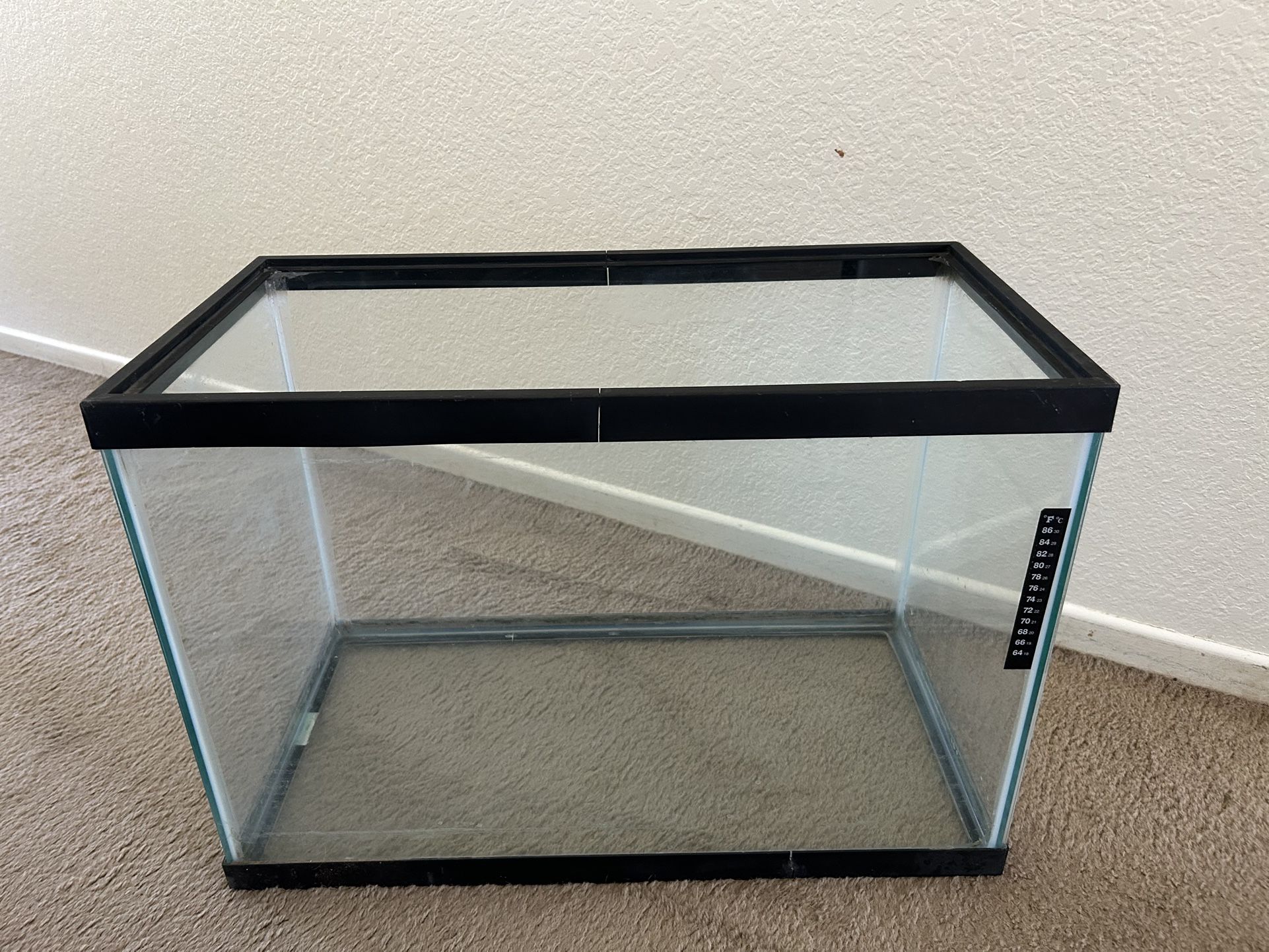 Aquarium/Terrarium 24”Wx12,5”Dx 17”H In Excellent Condition 