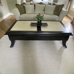 Elegant coffee table with 2 drawers