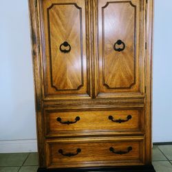 Beautiful Broyhill  Tall Drawer 