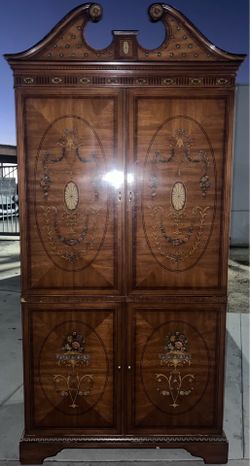Drexel Heritage 'Devoncourt' Adams Style Mahogany Armoire TV Media Cabinet 89