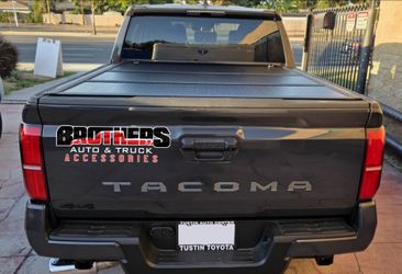 Tonneau Cover Flush Bed Cover Hard Lowprofile Tri-Fold Tapaderas Al Raz Tapa para trocas