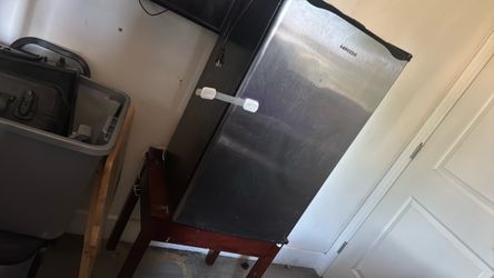 Mini fridge
