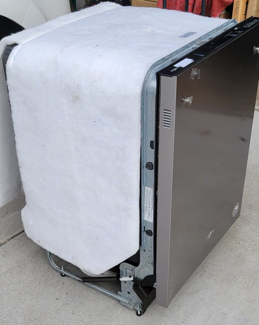 Whirlpool Dishwasher Model :WDT730PAHZO - NEW