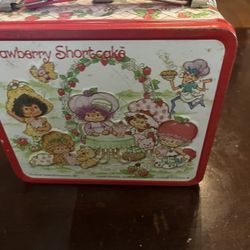 Vintage strawberry 🍓 Shortcake Lunch Tin