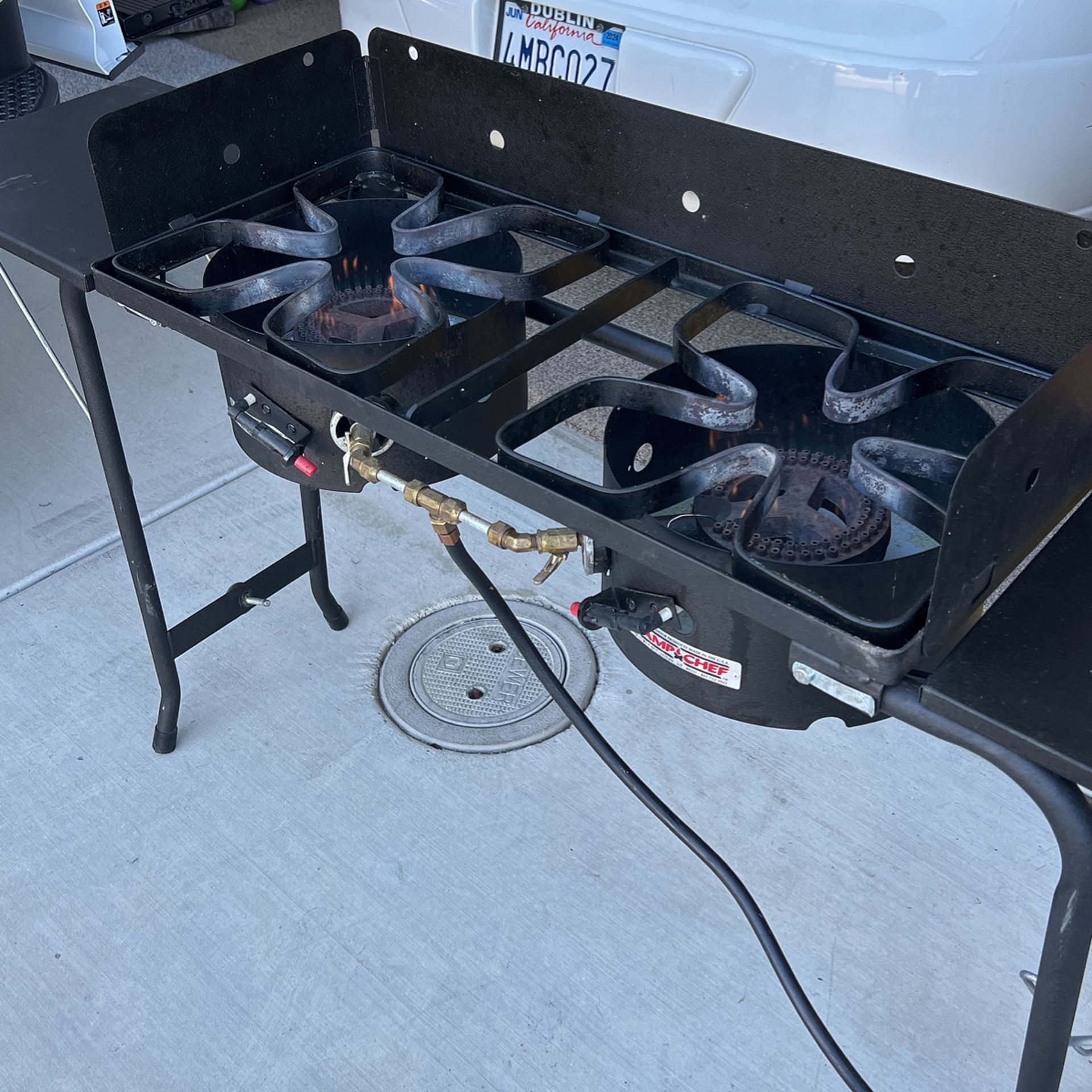 Campfire Two Burner 60 000 BTU With A Grill Top And Propane Tank