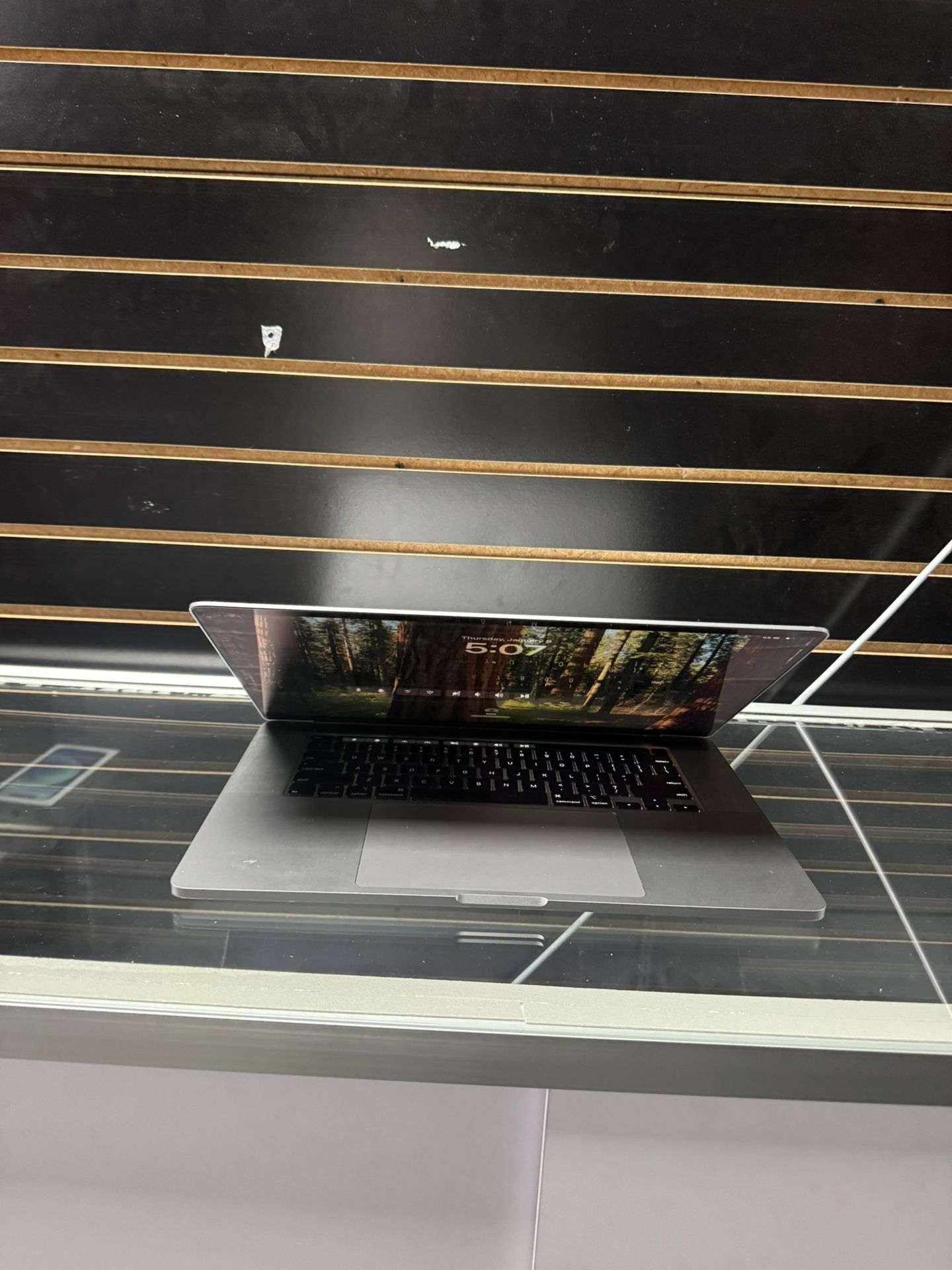 💻 MacBook Pro 16-inch (Model A2141) – Excellent Condition
