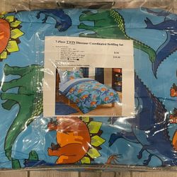 5 Piece Child’s Twin Coordinated Dinosaur Bedding Set With Extra Dinosaur Plush 