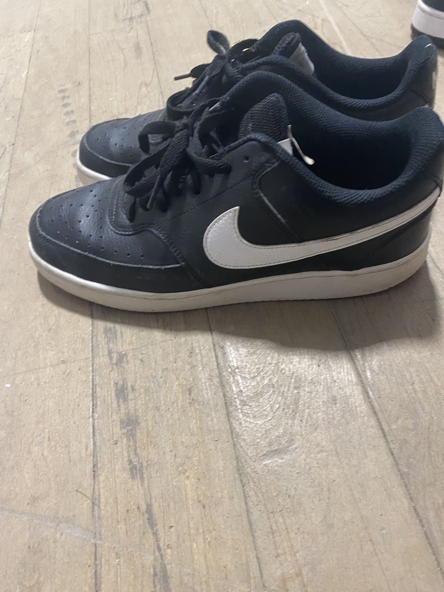 Nikes Sz 10