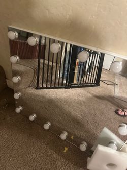 Hollywood Vanity Mirror with Lights